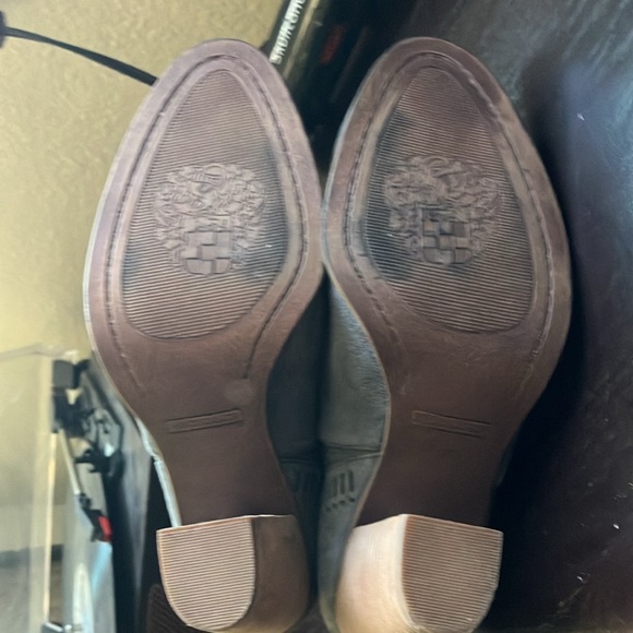 Vince Camuto Grey Suede Laser Cut Heel ankle booties women size 7.5 - Picture 8 of 8